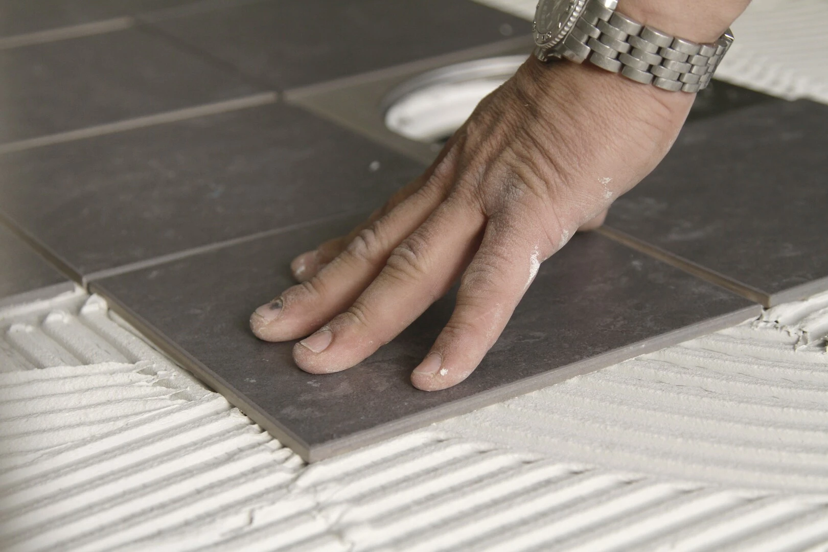 Elastne, heleda tooniga plaatimissegu 